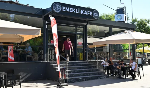Manisa'da Emekli Kafe kısa sürede gözde mekan oldu