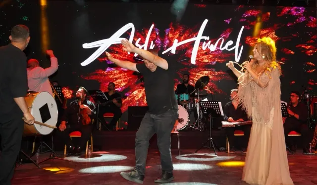 Bursa'da Aslı Hünel'den 'Açıkhava'da müzik ziyafeti