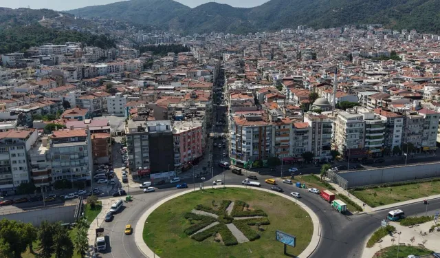 İzmir Balçova'nın caddeleri 'çiçek gibi' oldu