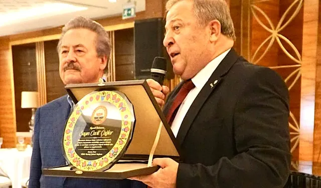 Bursa'da emeklilerden Cavit Çağlar'a vefa