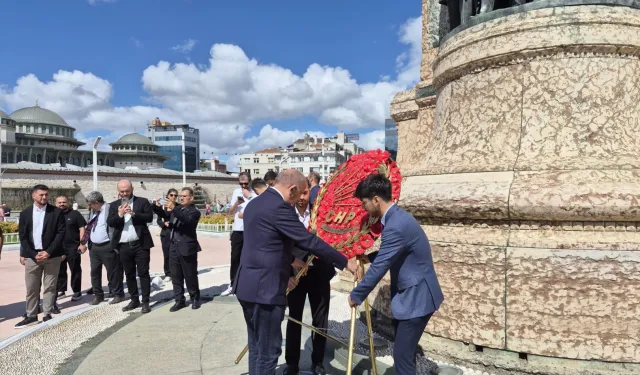 CHP İstanbul Taksim'de buluştu... Gürsel Tekin'den 9 Eylül'de Anıtkabir daveti