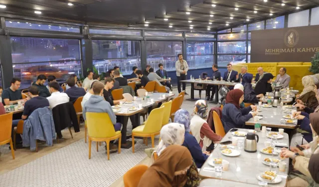 Dr. Memduh Büyükkılıç tıp öğrencileriyle buluştu