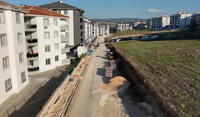 İnegöl Alanyurt'ta kaldırım çalışmalarına devam