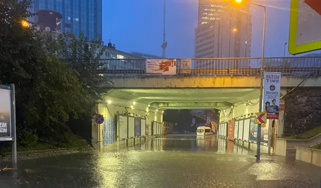 İstanbul'da sağanak mesaisi! 2 bin 518 ihbar, 8 bin personel sahada