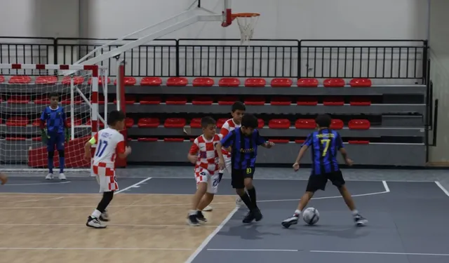 İzmir Çiğli'de cumhuriyet coşkusu sporla taçlandı