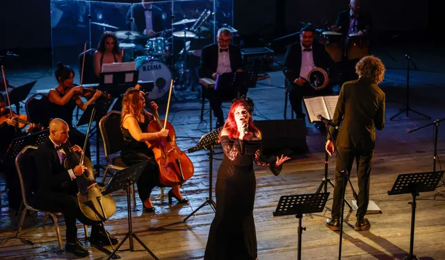 İzmir'de coşku Smyrna Ensemble konseriyle başladı