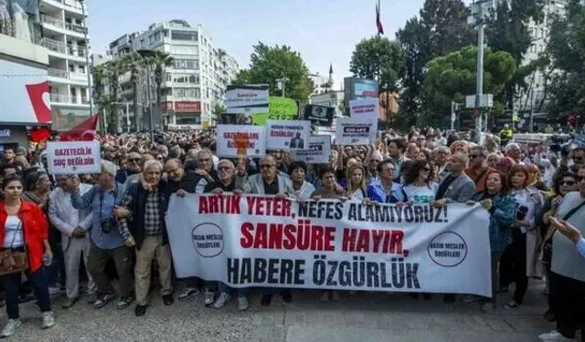İzmir'den basın özgürlüğüne halk desteği