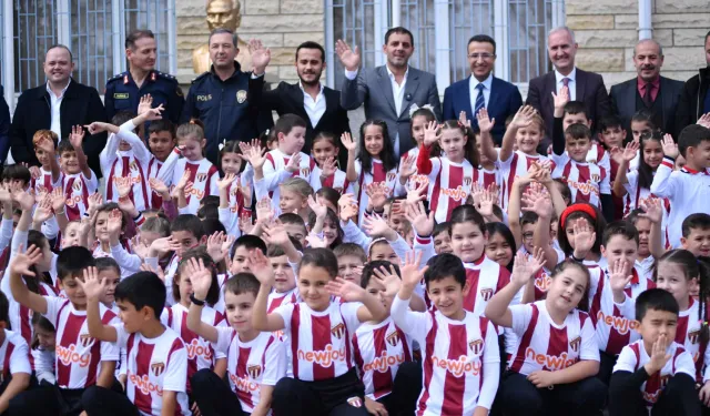 Yeniceköy'de 750 öğrenci İnegölspor formasına kavuştu
