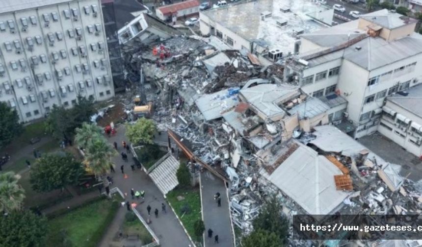 Depremde yıkılan Devlet Hastanesi için sorumlular hakkında suç duyurusu
