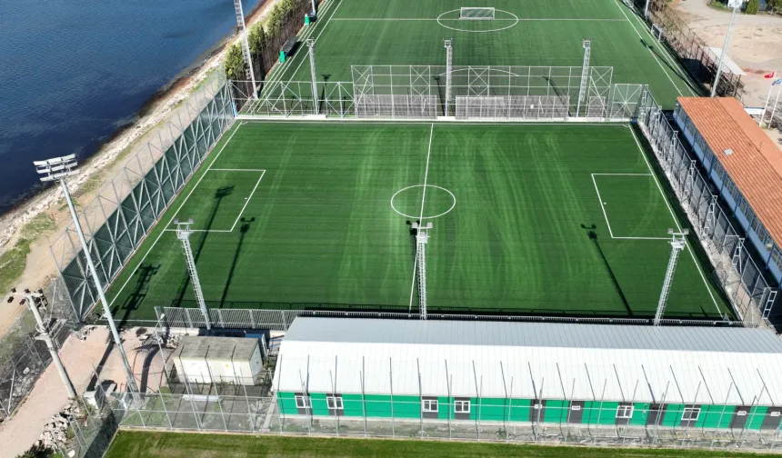 Kocaeli Vinsan’da yeni futbol sahası tamamlanıyor