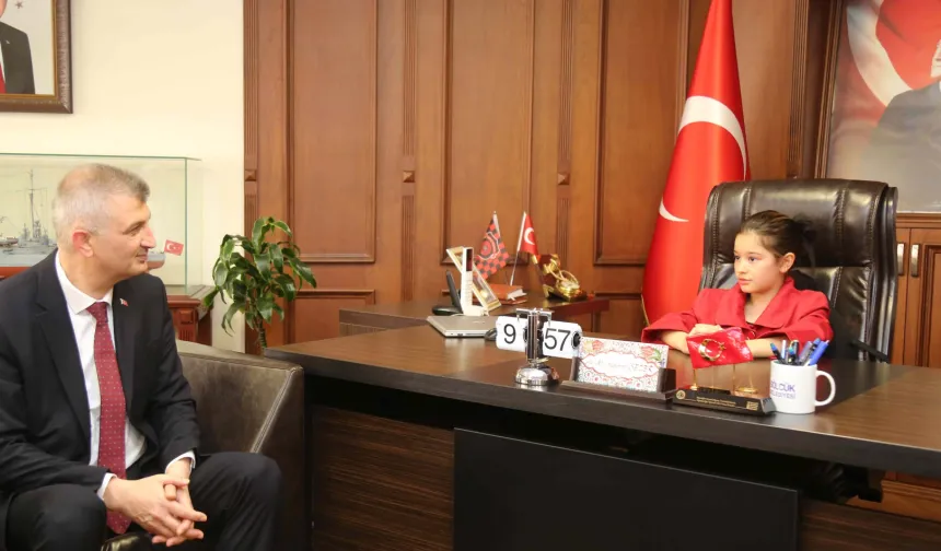 Başkan Sezer koltuğunu Aslı Çırak’a devretti