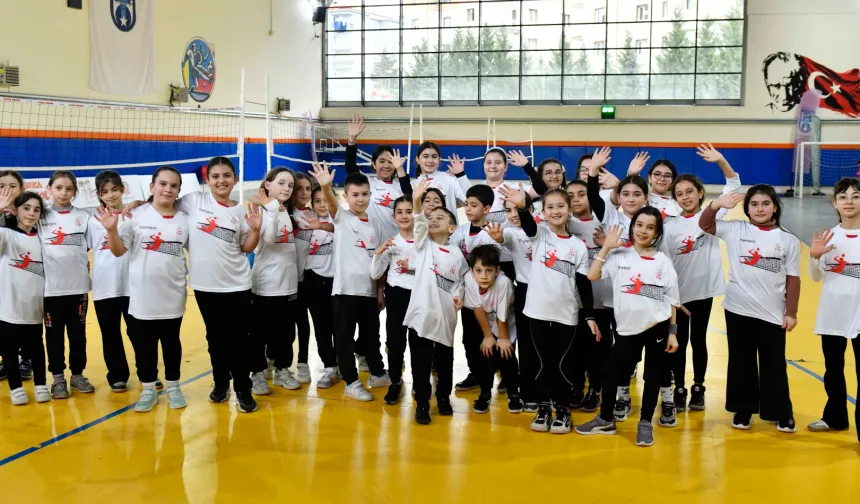 Ankara'da çocuklara 'Fabrika Voleybol' projesi