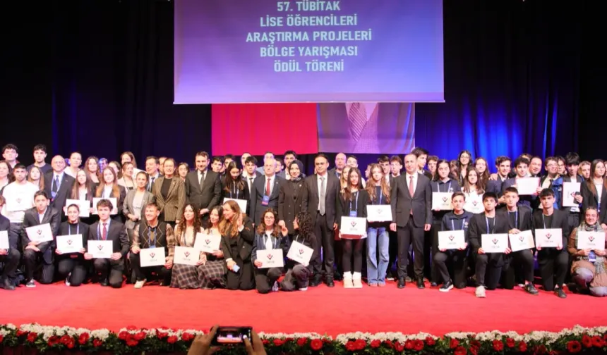 Genç araştırmacılar TÜBİTAK İzmir Bölge Yarışması'nda ödüllendirildi