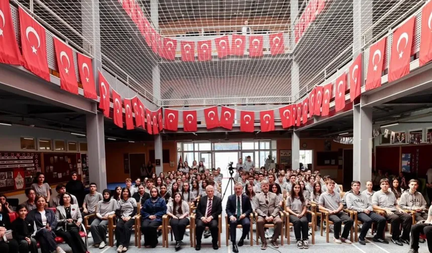 Liseli öğrenciler sordu, Başkan Büyükakın cevapladı