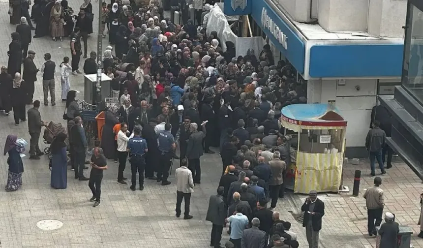 Sosyal yardım kuyruğu! Halkbank'a acil önlem çağrısı