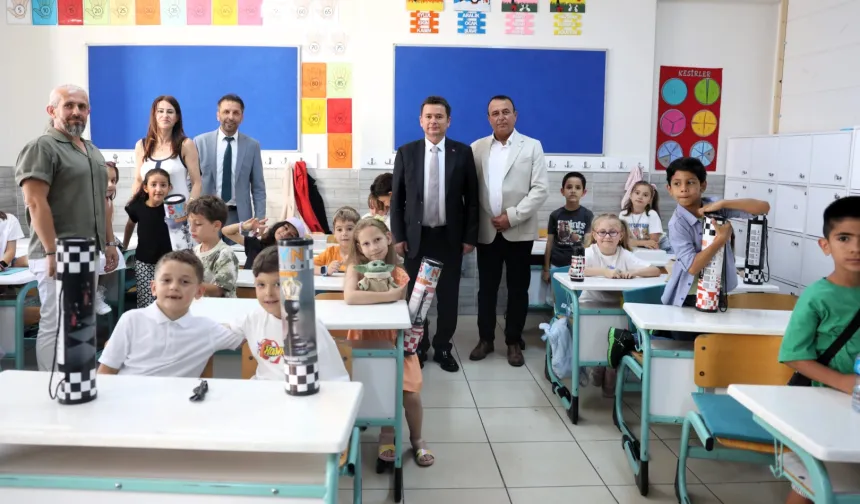 Bursa Osmangazi'de Başkan Aydın çocukların karne heyecanına ortak oldu