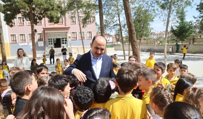 Konya'da Başkan Altay karne sevincine ortak oldu