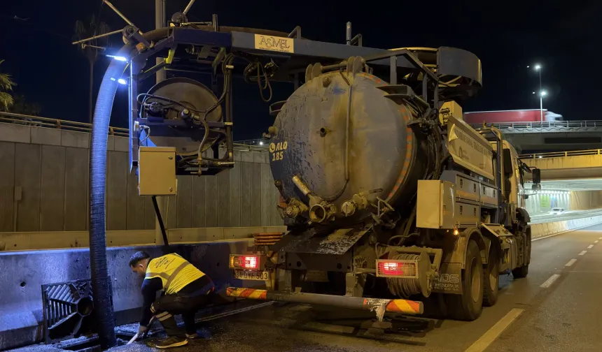 Antalya'da yağmur suyu hatlarında kapsamlı temizlik
