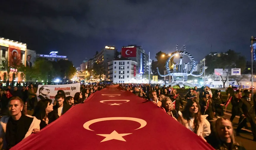 Başkentliler meşalelerle 2. Meclis'e yürüdü
