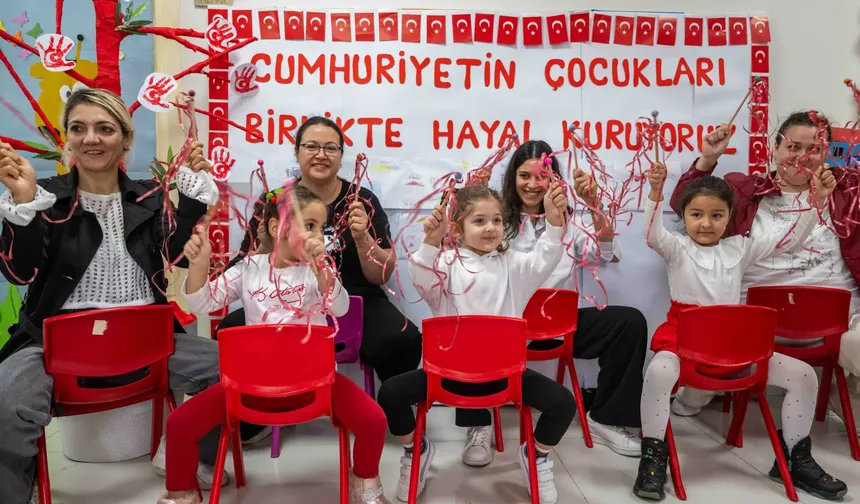 Bornova'da Cumhuriyet coşkusu çocuklarla başladı