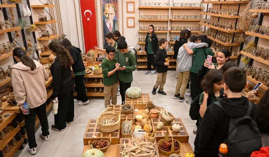 Bornova'da gelecek minik ellerle yeşerdi