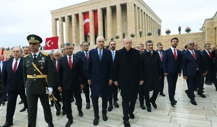 Devlet erkânı Anıtkabir'de