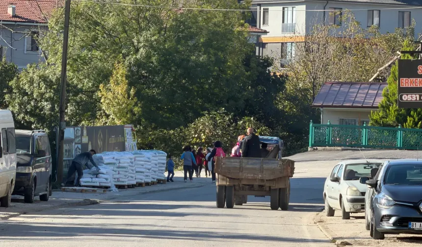 Düzce'de kaldırımlar otoparka dönüştü!