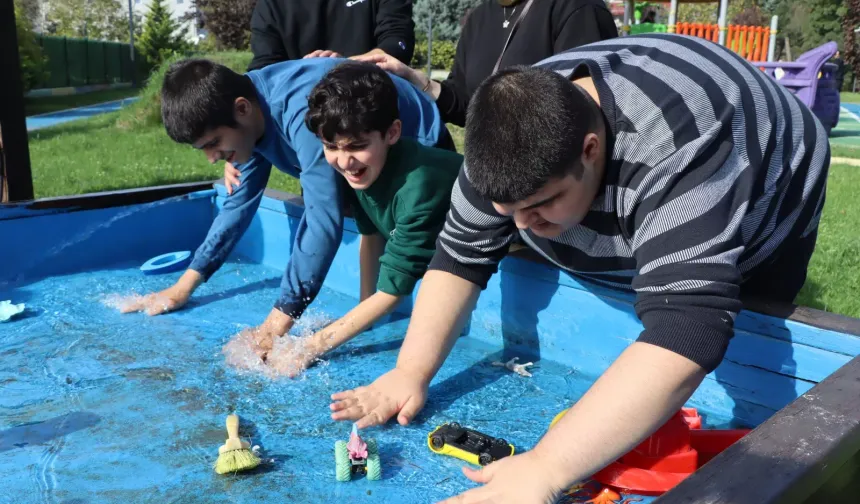 Hereke'den gelen öğrenciler Otizm Spor ve Yaşam Evi'nde buluştu