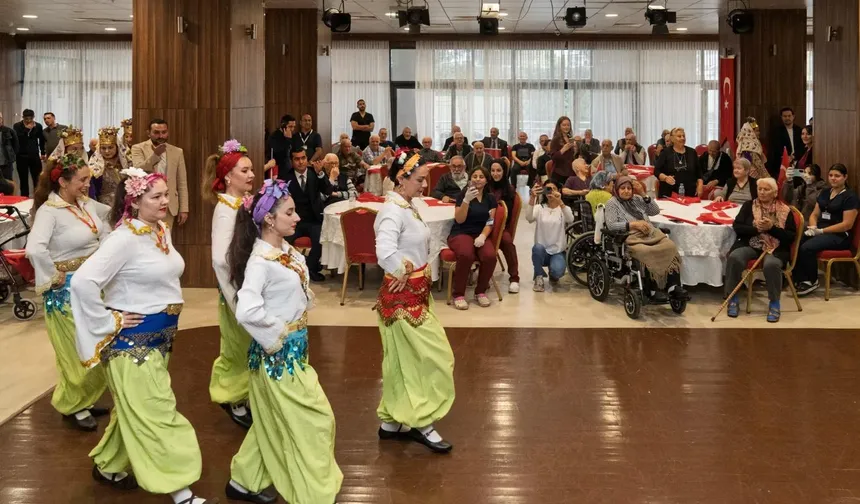 Huzurevinde coşkulu 29 Ekim balosu