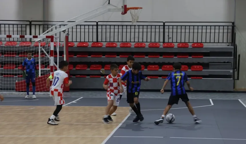 İzmir Çiğli'de cumhuriyet coşkusu sporla taçlandı