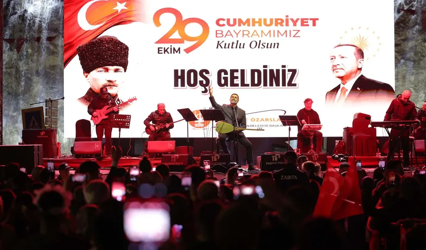 Keçiören'de Cumhuriyet coşkusuna Uğur Işılak konseri