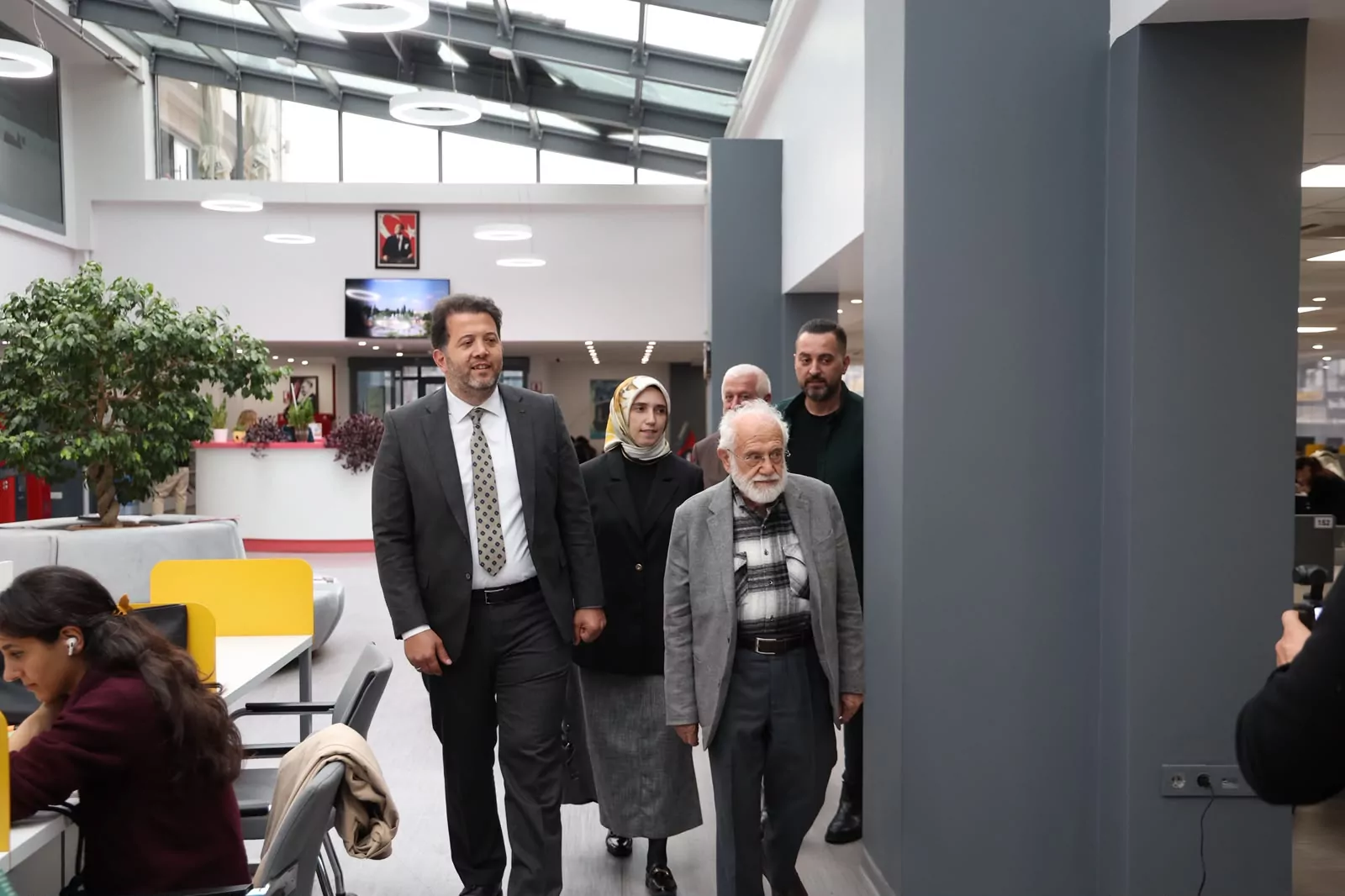 Prof. Dr. İhsan Süreyya Sırma'dan Çoban Mustafa Paşa Kütüphanesi'ne ziyaret