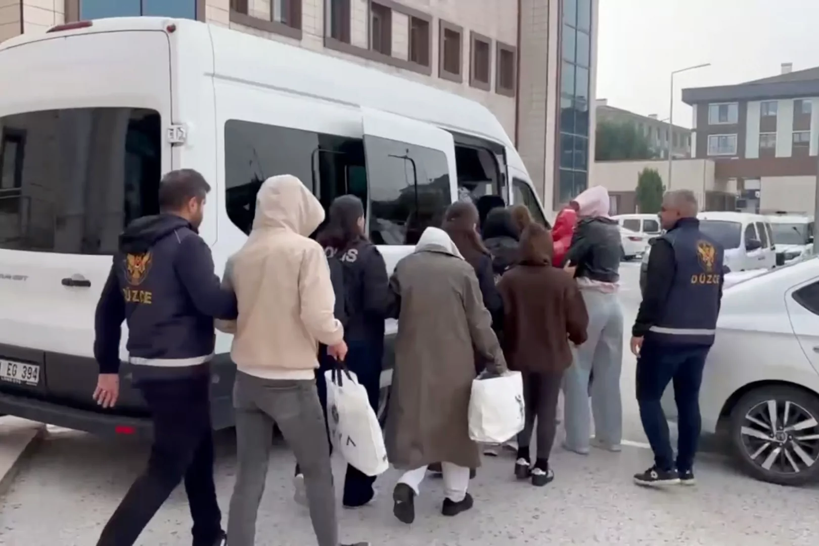 Düzce'de masaj salonlarına yönelik fuhuş operasyonu: 5 tutuklama