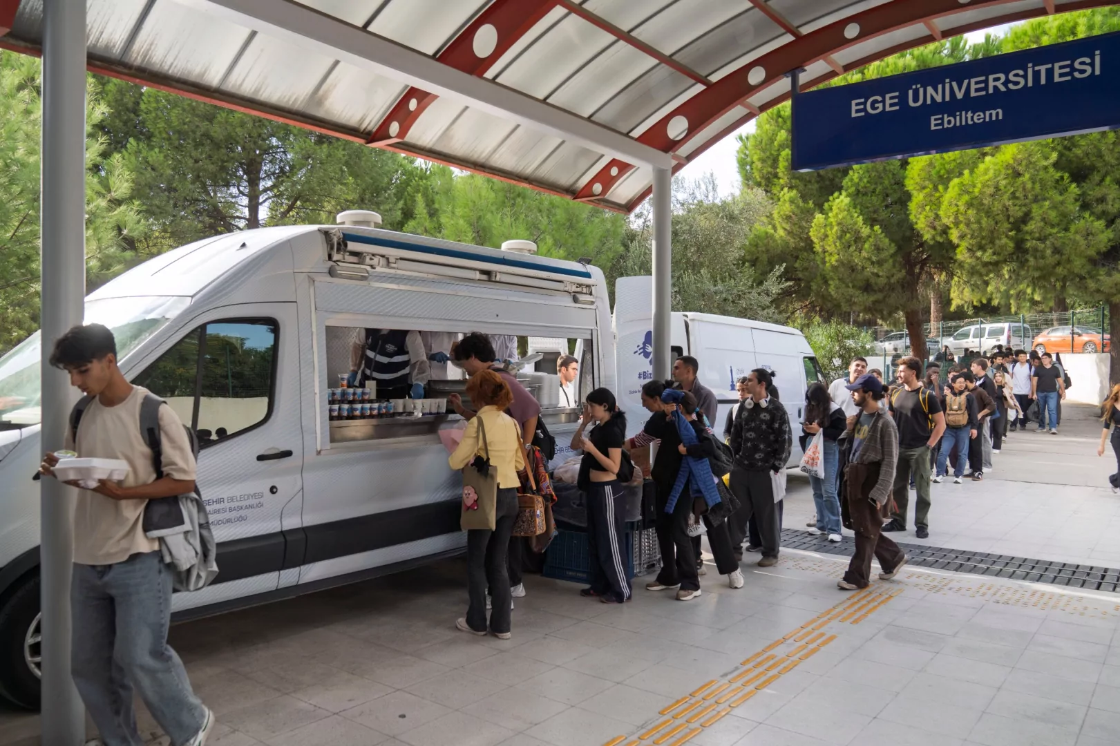 İzmir'de üniversiteliler Büyükşehir'e emanet