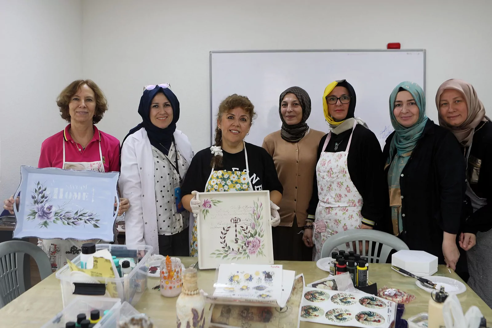 SAMEK'te eski eşyalar sanatla buluşuyor... El emekleri kazanca dönüşüyor